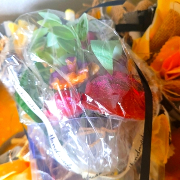 🎁🎉💐Handcrafted🎀 Women's Vegan Soap Bouquet🫧 - Picture 15 of 16